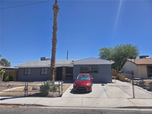 5521 Auborn Ave, Las Vegas, NV, 89108-3215 | Card Image