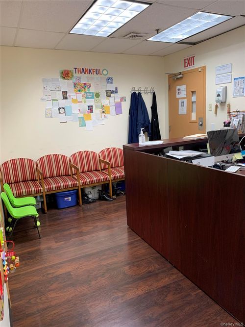 205206-249-02 Jericho Tpke, Floral Park, NY, 11001-4023 | Card Image