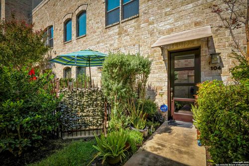 apt-104-1202 S Flores St, San Antonio, TX, 78204-1647 | Card Image