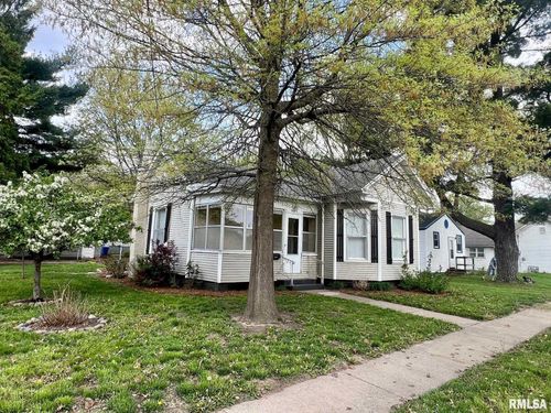 605 N 6th St, Petersburg, IL, 62675-1132 | Card Image