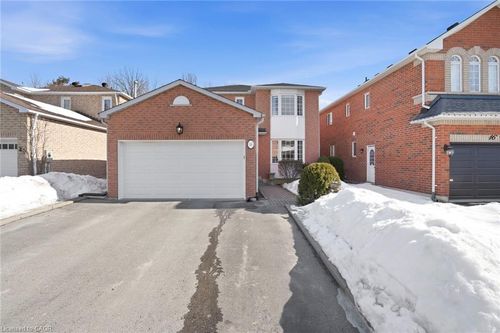 18 Webster Way, Georgetown, ON, L7G5J7 | Card Image