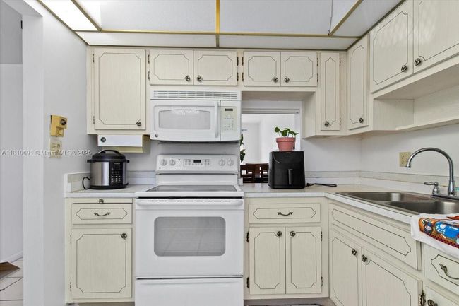 APT-109 - 2200 Park Ln, Condo with 1 bedrooms, 2 bathrooms and null parking in Hollywood FL | Image 8