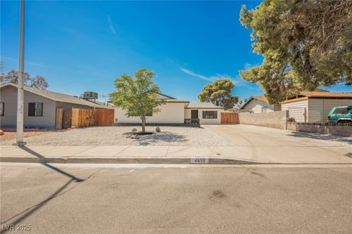 4655 Bennett Dr, Las Vegas, NV, 89121-6901 | Card Image