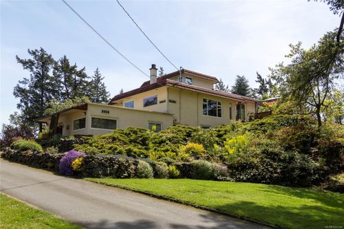 3815 Wilkinson Rd, Saanich, BC, V8Z5A3 | Card Image