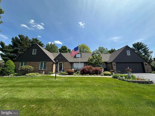 11460 E Park Cir, WAYNESBORO, PA, 17268-9361 | Card Image