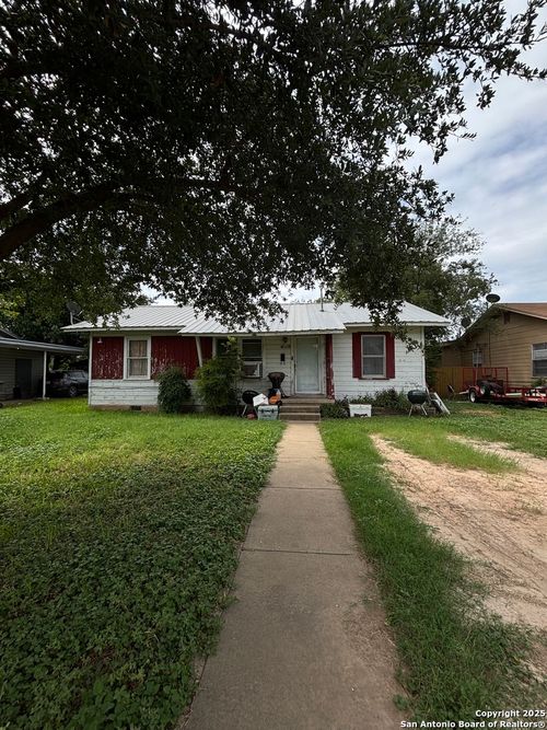 409 Sycamore St, Uvalde, TX, 78801-4723 | Card Image