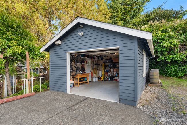 3833 24th Avenue W, House other with 3 bedrooms, 2 bathrooms and 1 parking in Seattle WA | Image 38