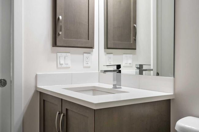 12 - 30 Shawnee Common Sw, Condo with 2 bedrooms, 3 bathrooms and 1 parking in Calgary AB | Image 28
