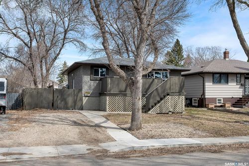 2711 Mackay St, Regina, SK, S4N2T8 | Card Image