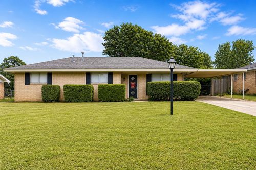 1507 Hulme St, Bowie, TX, 76230-2622 | Card Image