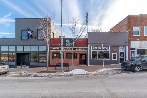 2214 College St, Cedar Falls, IA, 50613-3622 | Card Image