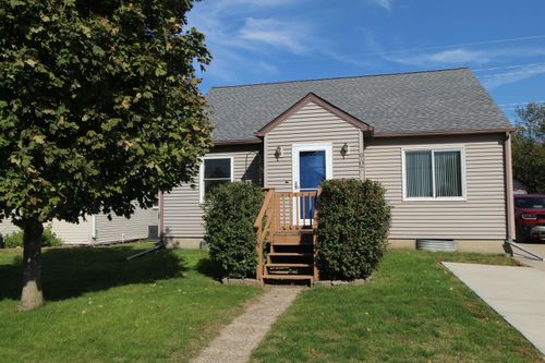 907 Wilson St, Dysart, IA, 52224-9718 | Card Image