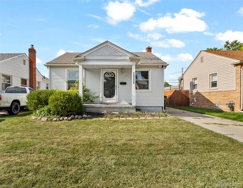 13226 Castle St, Southgate, MI, 48195-1129 | Card Image