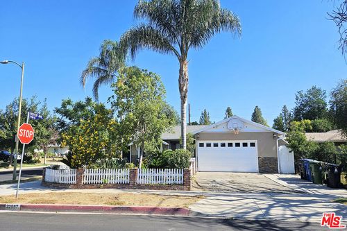 22957 Stagg St, Canoga Park, CA, 91304-5643 | Card Image