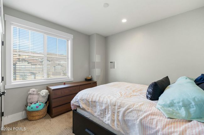 Bedroom on mid level | Image 22