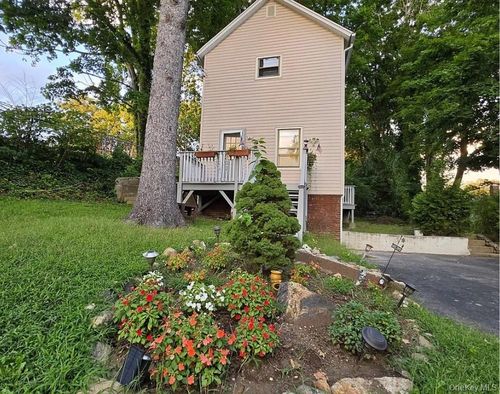 27 B Wood Road, North Hempstead, NY, 11024 | Card Image