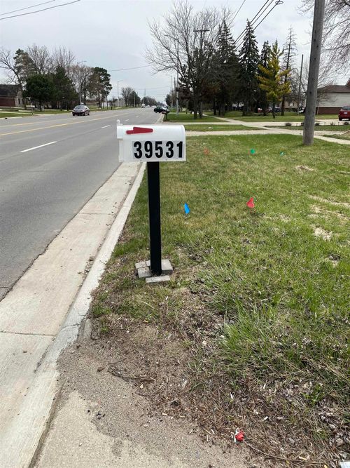 39531 Ryan Rd, Sterling Heights, MI, 48310-2687 | Card Image