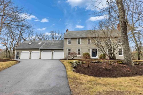 7 Village Woods Dr, Amherst, NH, 03031-1941 | Card Image