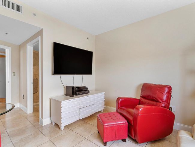 802 - 1 Glen Royal Pkwy, Condo with 2 bedrooms, 2 bathrooms and null parking in Miami FL | Image 18