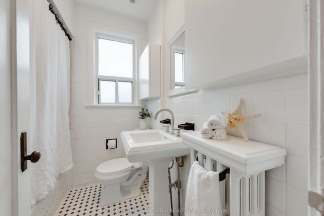 542 Atlas Ave, House other with 3 bedrooms, 2 bathrooms and 2 parking in York ON | Image 19