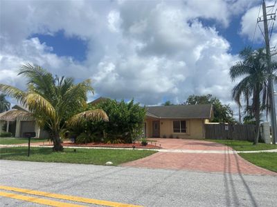 8101 Sw 14th St, House other with 3 bedrooms, 2 bathrooms and null parking in North Lauderdale FL | Image 2