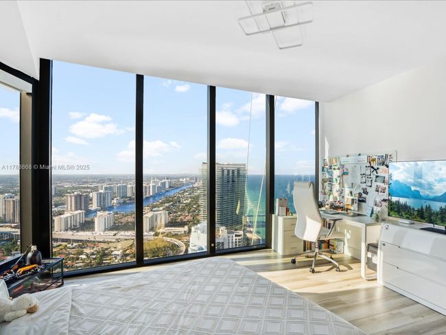 APT-5505 - 18555 Collins Ave, Condo with 3 bedrooms, 5 bathrooms and null parking in Sunny Isles Beach FL | Image 39
