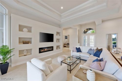 8950 Shenendoah Cir, NAPLES, FL, 34113-1661 | Card Image