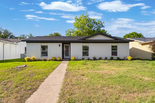 913 Roaming Road Dr, Allen, TX, 75002-3227 | Card Image