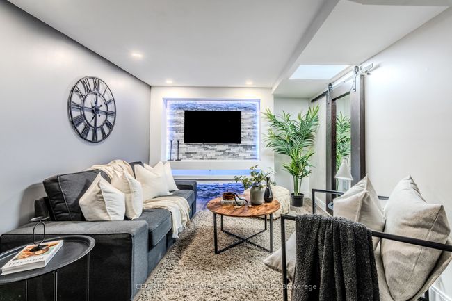 1807 Listowell Cres, House attached with 3 bedrooms, 2 bathrooms and 1 parking in Pickering ON | Image 21