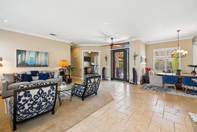 Front Entry | Image 23
