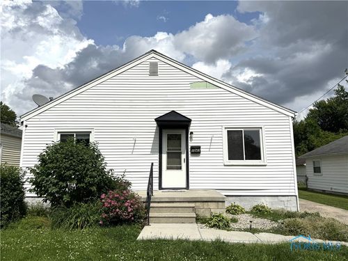 1047 Mambrino Rd, Oregon, OH, 43616-3195 | Card Image