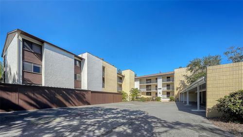 301aza-2746 Orchid Oaks Dr, SARASOTA, FL, 34239-6430 | Card Image