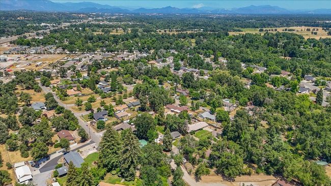 2551 S Waverly Ave, House other with 3 bedrooms, 2 bathrooms and null parking in Redding CA | Image 52