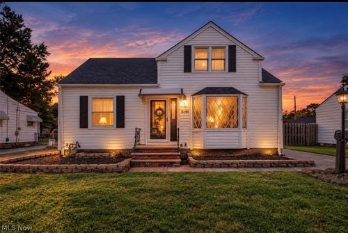 5140 Chestnut Hill Dr, Willoughby, OH, 44094-4340 | Card Image