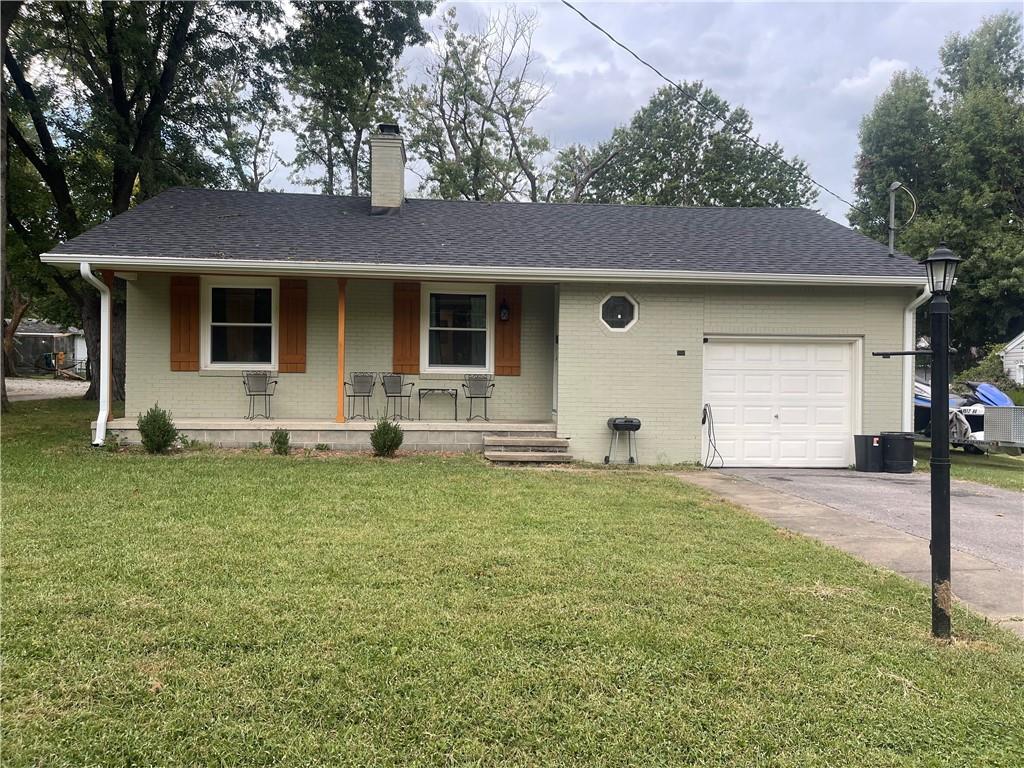 Institute St, Richmond, MO 64085