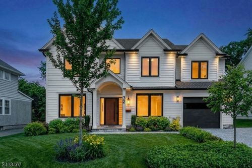 32 Garibaldi St, Bernardsville, NJ, 07924-2731 | Card Image