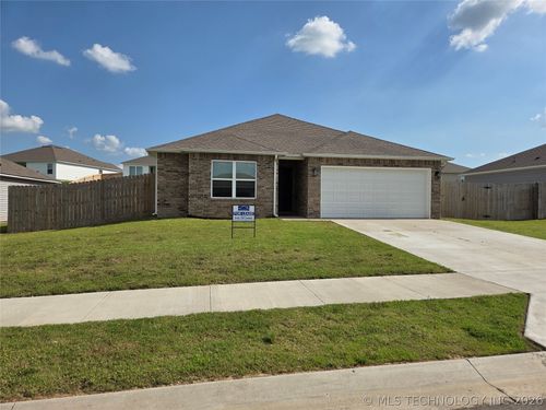 1011 W Odessa Rd, Claremore, OK, 74019-1884 | Card Image