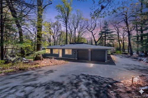 18 Halley Dr, Pomona, NY, 10970-2809 | Card Image