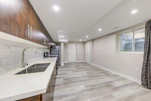 bsmt-99 Masters Green Cres, Brampton, ON, L7A3K3 | Card Image