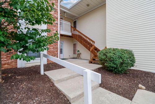 856 Edgewood Glen Dr, Valparaiso, IN, 46385-2992 | Card Image
