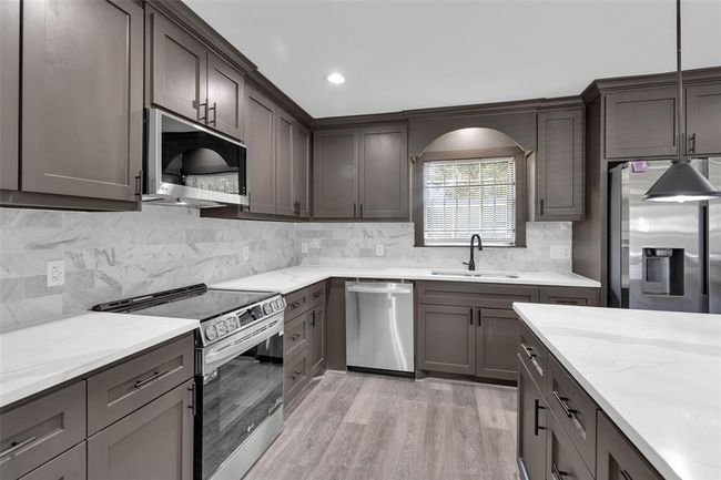 3346 Reeves St, House other with 3 bedrooms, 2 bathrooms and 1 parking in Houston TX | Image 14