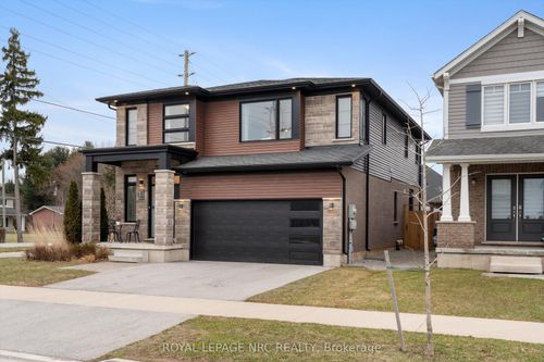 20 Myrtle St, Fonthill, ON, L0S1E6 | Card Image