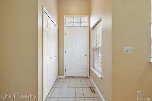 2869 Biddle Ave, Wyandotte, MI, 48192-5211 | Card Image
