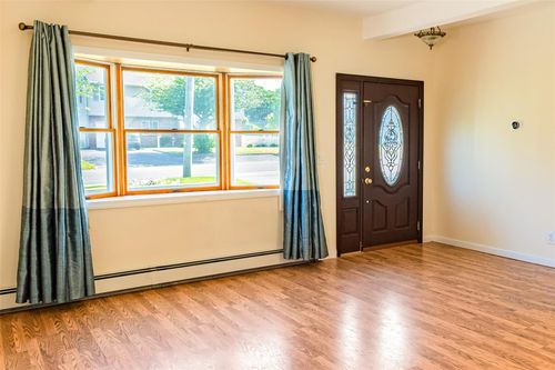 11 Purick St, Blue Point, NY, 11715-1119 | Card Image