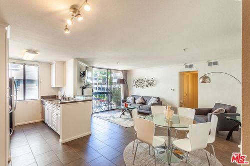 213-7320 Hawthorn Ave, Los Angeles, CA, 90046-3670 | Card Image