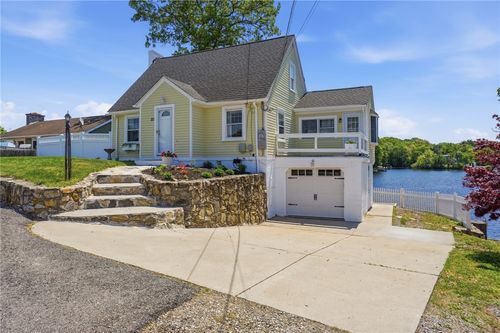 31 Beverly Cir, Greenville, RI, 02828-2701 | Card Image