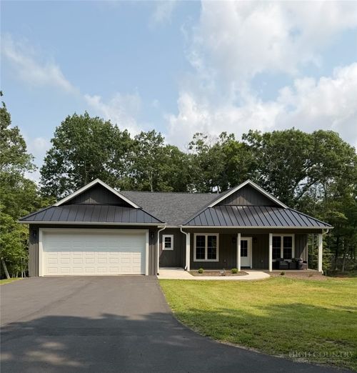 559 Memorial Park Dr, Sparta, NC, 28675-9729 | Card Image