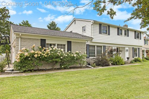 26031 Hidden Ln, Grosse Ile, MI, 48138-1825 | Card Image