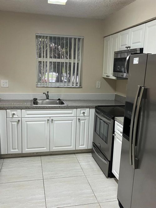 apt-212-741 N Pine Island Rd, Plantation, FL, 33324-1351 | Card Image