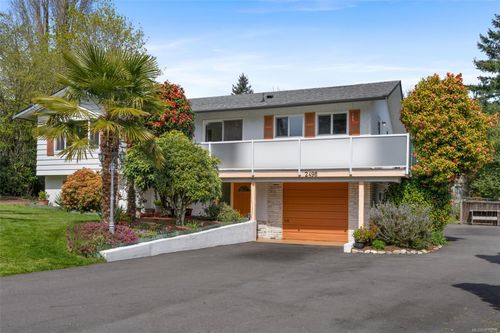 2498 Meadowland Dr, Victoria, BC, V8Z5P5 | Card Image